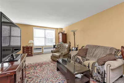 241-20 Northern Boulevard #4A, Douglaston, NY 11362 - Photo 4