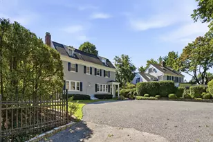 75 Dewey St, Huntington, NY 11743 - Photo 22