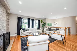 31 Sterling Ln, Smithtown, NY 11787 - Photo 4