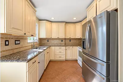 4027 Jean Avenue, Bethpage, NY 11714 - Photo 6