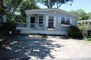1661 Old Country Rd, Riverhead, NY 11901 - Photo 2