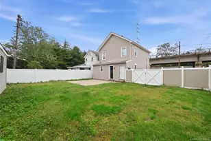 19 Railroad Ave, Amityville, NY 11701 - Photo 26