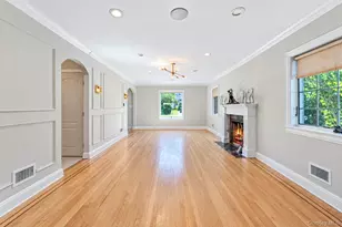 18 Pond Park Rd, Great Neck, NY 11023 - Photo 10