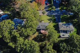 28 Peacock Ln, Commack, NY 11725 - Photo 38