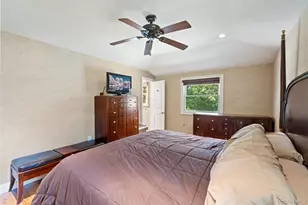 28 Peacock Ln, Commack, NY 11725 - Photo 18