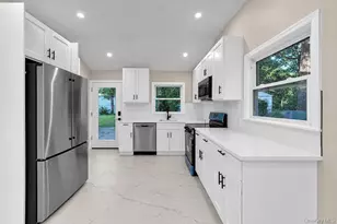 7 Surrey Rd, Massapequa, NY 11758 - Photo 6