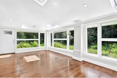51 Bayview Avenue, Great Neck, NY 11021 - Photo 8