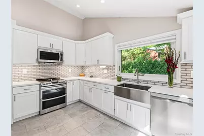 6 Daniel Drive, Glen Cove, NY 11542 - Photo 6