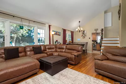 18 Meadow Lark Drive, East Northport, NY 11731 - Photo 8