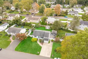 42 Peachtree Ln, Huntington Station, NY 11746 - Photo 24