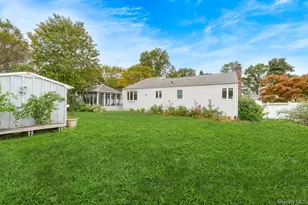 42 Peachtree Ln, Huntington Station, NY 11746 - Photo 4