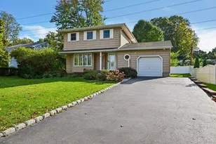 26 Falcon Dr, Hauppauge, NY 11788 - Photo 2