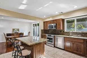 26 Falcon Dr, Hauppauge, NY 11788 - Photo 10