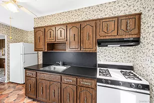 29 Walton St, Brentwood, NY 11717 - Photo 16