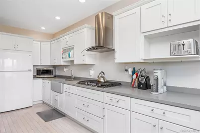 32 Tyler Drive, Riverhead, NY 11901 - Photo 18