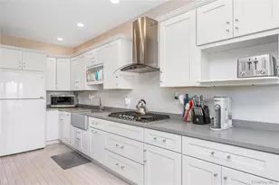 32 Tyler Dr, Riverhead, NY 11901 - Photo 18