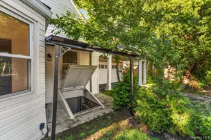 19 Gilchrest Rd, Great Neck, NY 11021 - Photo 28
