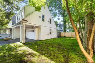 19 Gilchrest Rd, Great Neck, NY 11021 - Photo 26