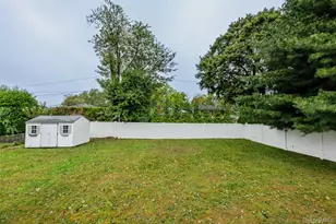 27 Schoenfield Ln, Melville, NY 11747 - Photo 38