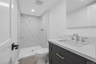 27 Schoenfield Ln, Melville, NY 11747 - Photo 24