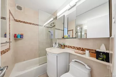 250 Garth Road #5B3, Scarsdale, NY 10583 - Photo 8
