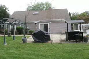 92 Split Cedar Dr, Islandia, NY 11749 - Photo 16