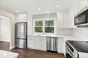 9 John St, Bethpage, NY 11714 - Photo 8