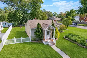 157 Abner Dr, Holtsville, NY 11742 - Photo 2