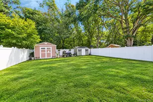 177 N Evergreen Dr, Selden, NY 11784 - Photo 8