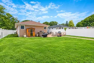 177 N Evergreen Dr, Selden, NY 11784 - Photo 10