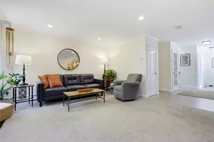 113 Woods Brooke Cir, Ossining, NY 10562 - Photo 8