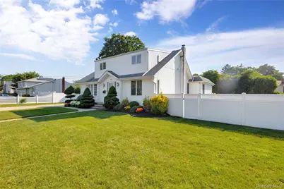 90 East 7th Street, Deer Park, NY 11729 - Photo 2