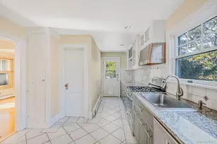 318 Sound Beach Blvd, Sound Beach, NY 11789 - Photo 18