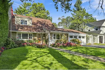 23 Allen Road, Rockville Centre, NY 11570 - Photo 2