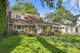 23 Allen Rd, Rockville Centre, NY 11570 - Photo 2