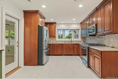 23 Allen Road, Rockville Centre, NY 11570 - Photo 8