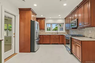 23 Allen Rd, Rockville Centre, NY 11570 - Photo 8