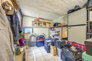 64-66 84th Pl, Middle Village, NY 11379 - Photo 32