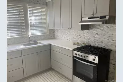 17 Roslyn Drive #Apt. 1, Glen Head, NY 11545 - Photo 2