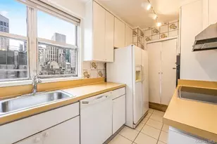 77 W 55th St, New York, NY 10019 - Photo 8