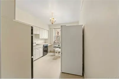 72 Pondfield Road W #4C, Bronxville, NY 10708 - Photo 8