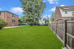 115 Long Beach Rd, Hempstead, NY 11550 - Photo 8