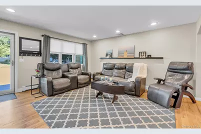 49 Muriel Place, West Sayville, NY 11796 - Photo 6