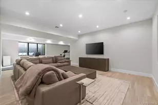 264 Northwoods Rd, Manhasset, NY 11030 - Photo 38