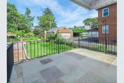 75 Frost Pond Road, Glen Cove, NY 11542 - Photo 10