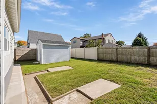 27 Piave Terrace, Lindenhurst, NY 11757 - Photo 32