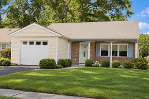 346 Edinburgh Dr, Ridge, NY 11961 - Photo 2
