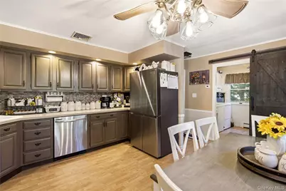 35 Wyant Avenue, Ronkonkoma, NY 11779 - Photo 18