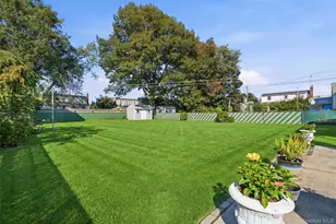 305 W Nicholai St, Hicksville, NY 11801 - Photo 32