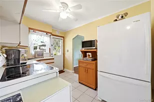 305 W Nicholai St, Hicksville, NY 11801 - Photo 12